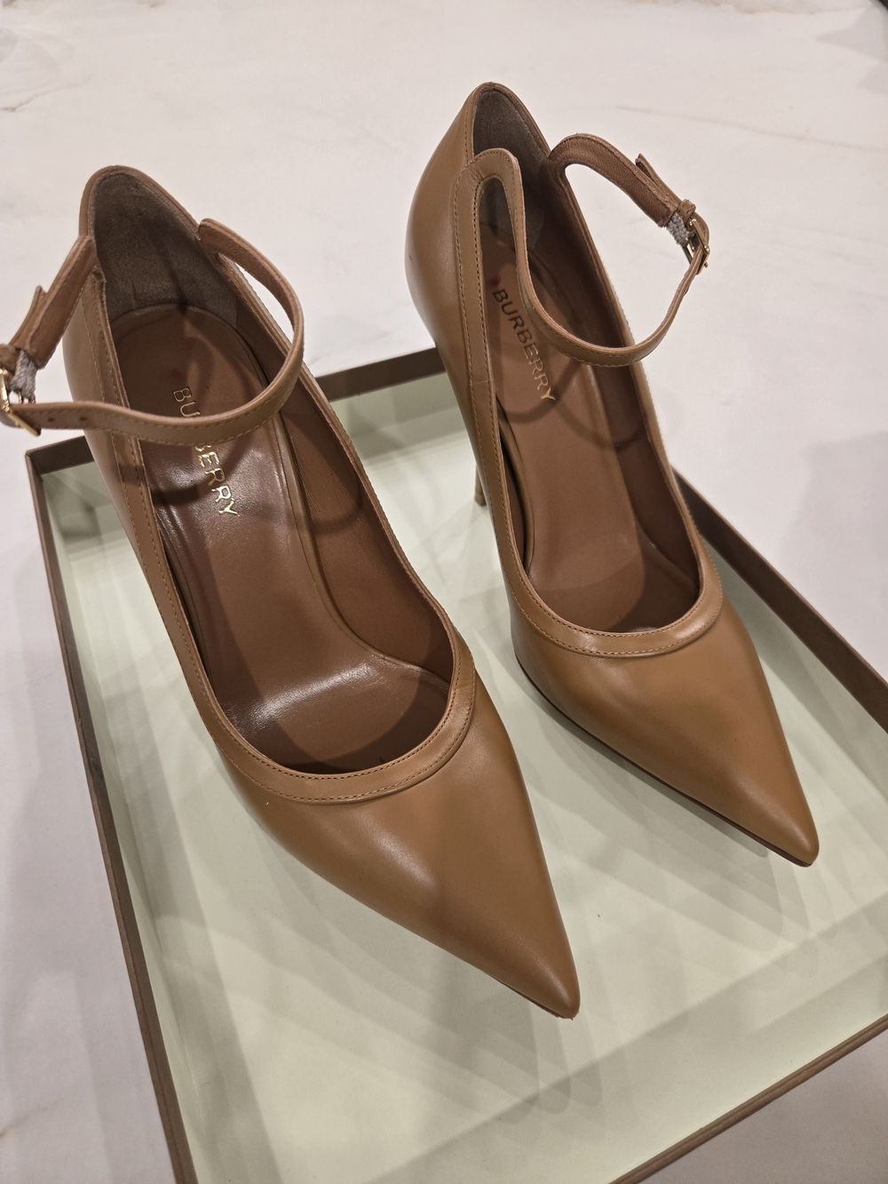 Burberry White Natural Leather Pump Tag - 100 Pump - Picture 5 of 9